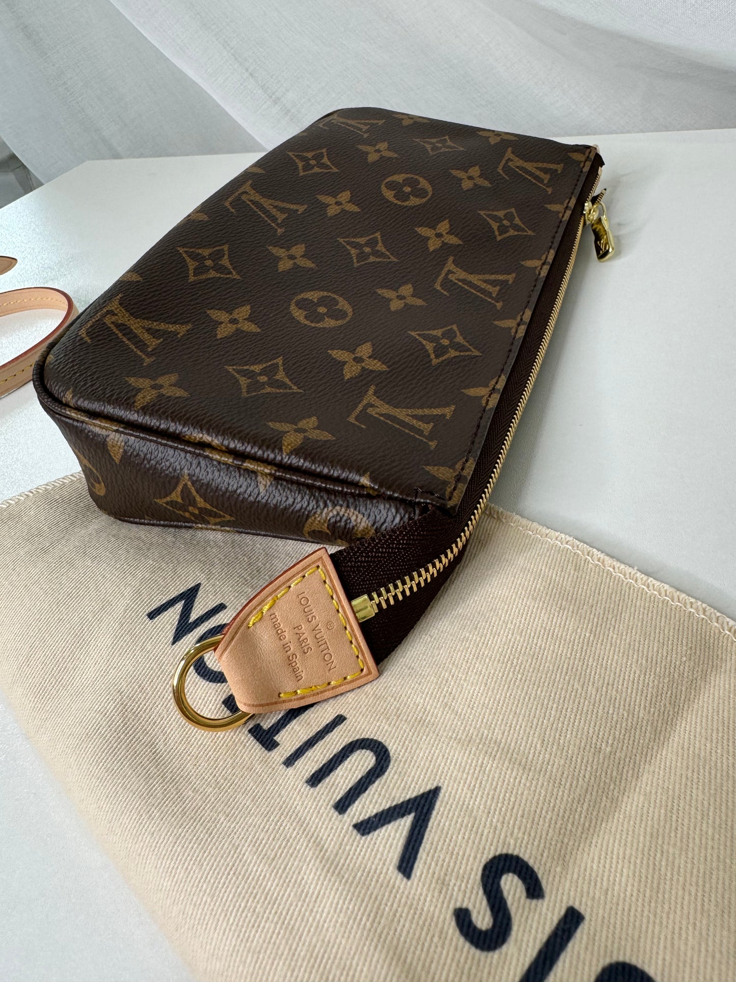 NM Pochette