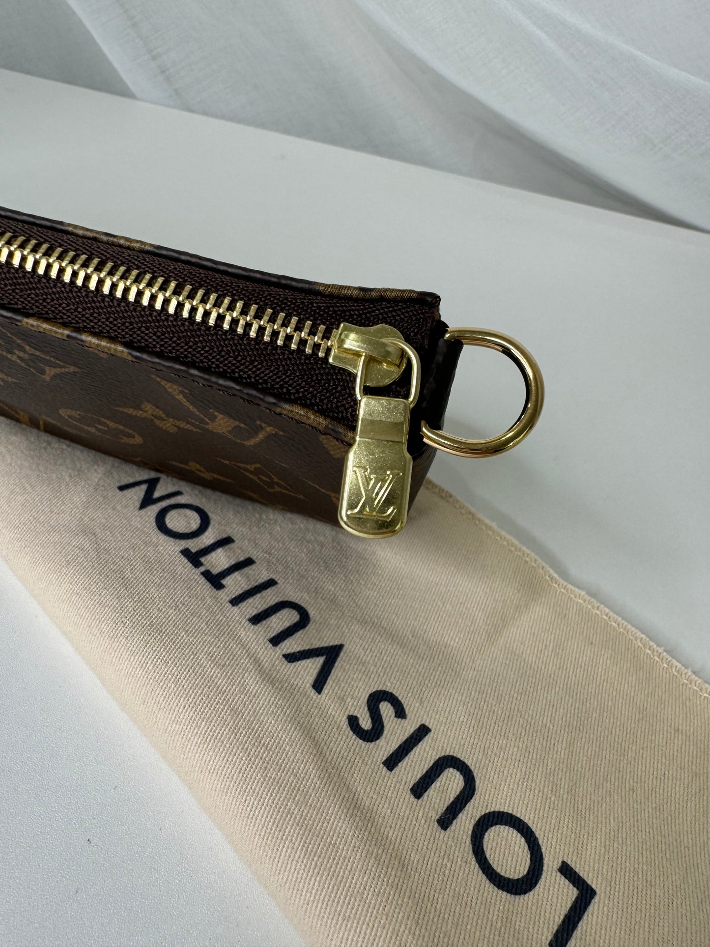 NM Pochette