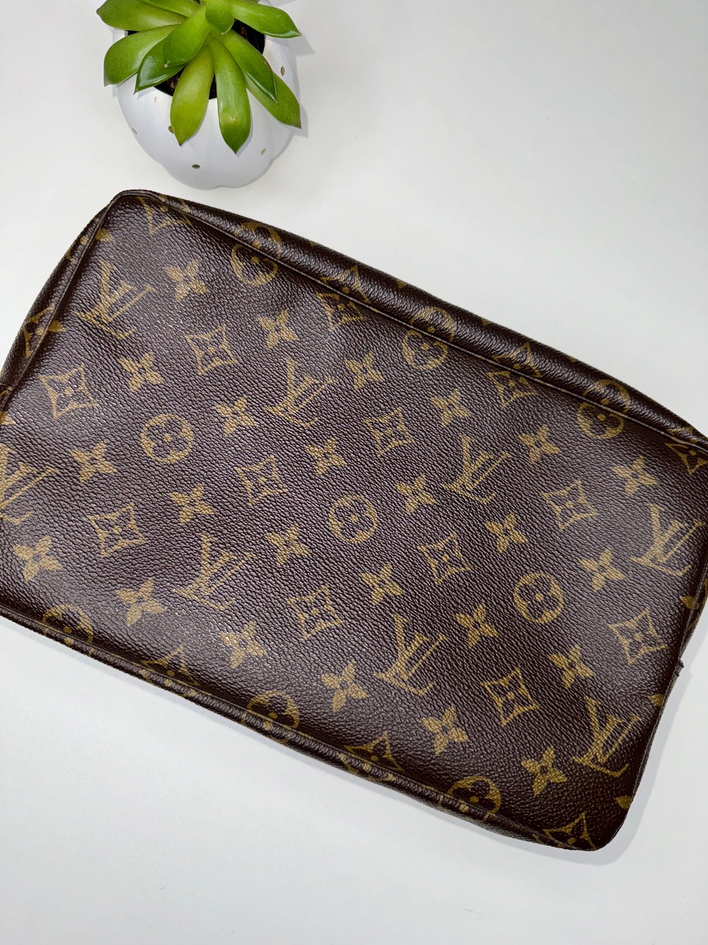 LV Trousse 28 Waffle Spot