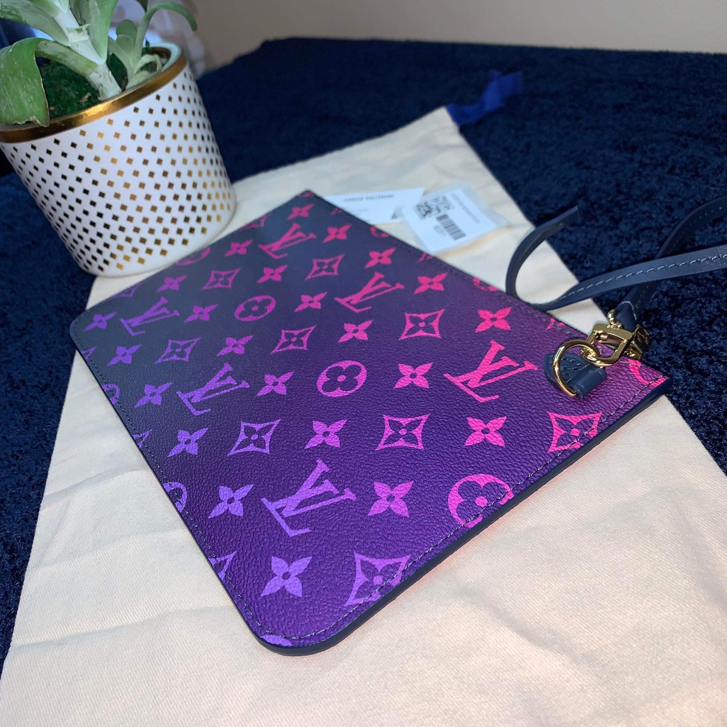 Neverfull MM Pouch Midnight Fuchsia