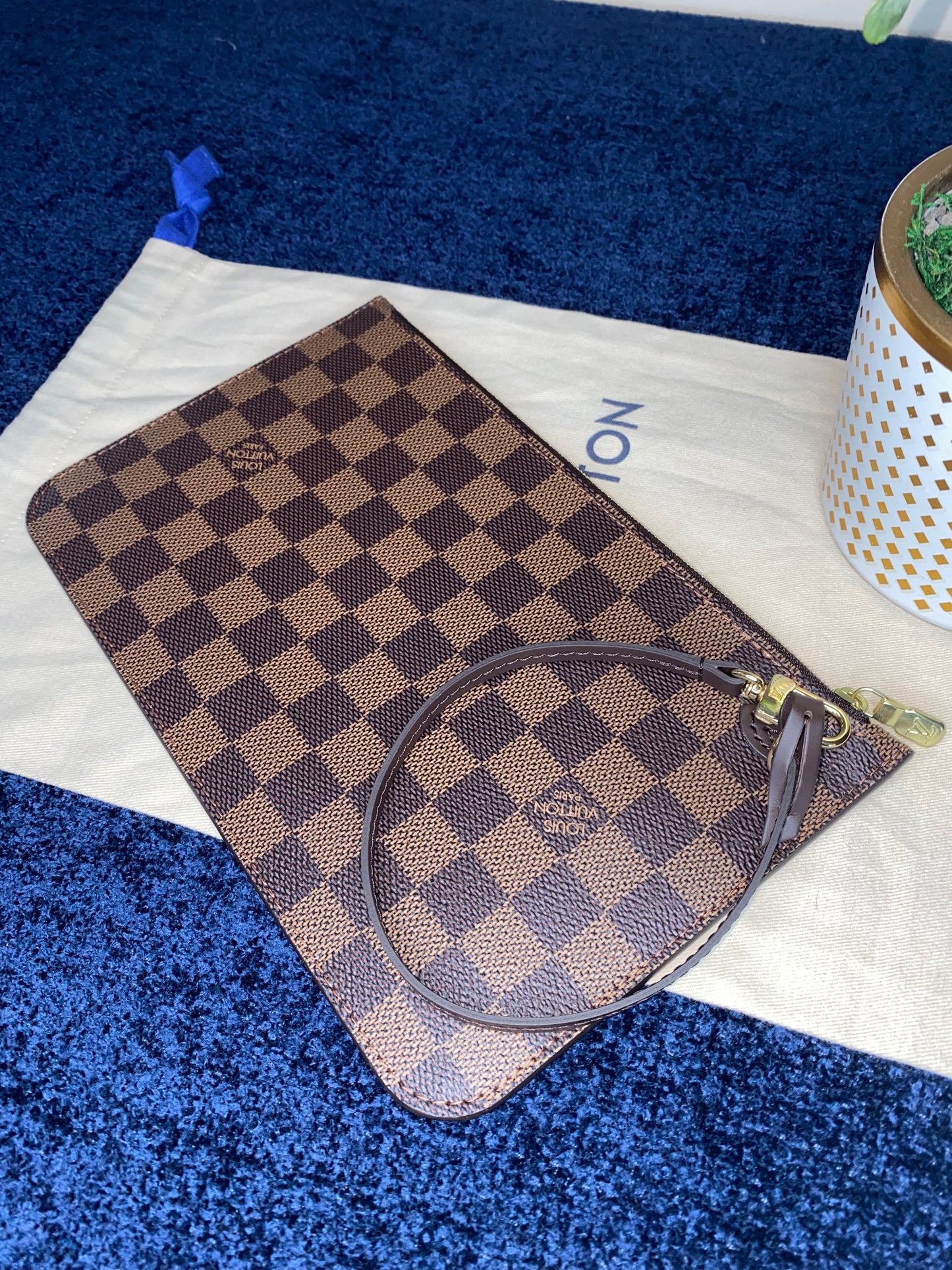 SOLD!! Neverfull Pouch DE