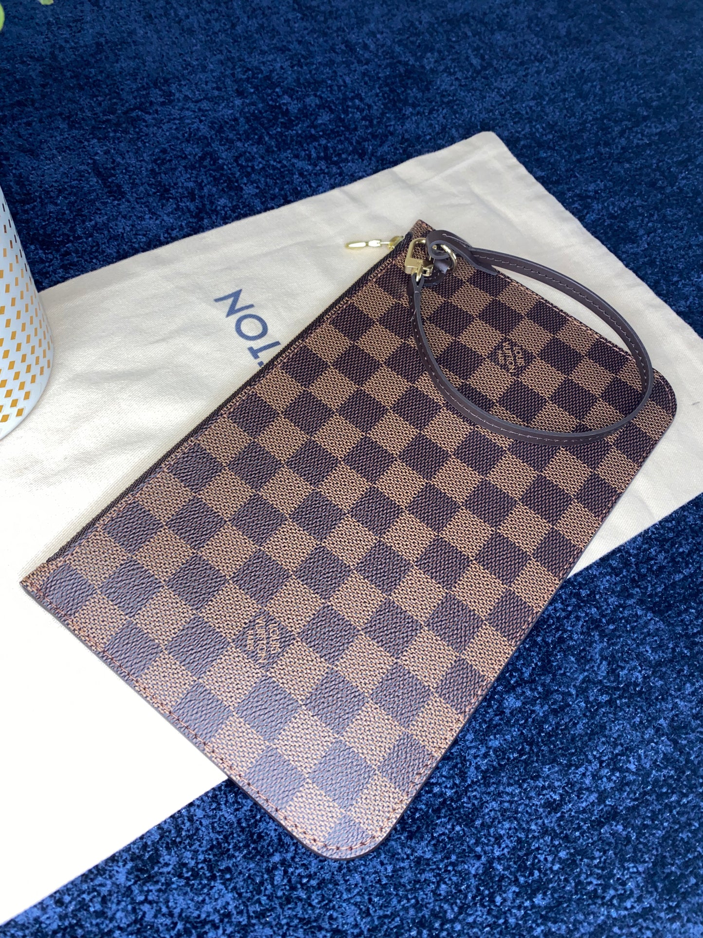 SOLD!! Neverfull Pouch DE