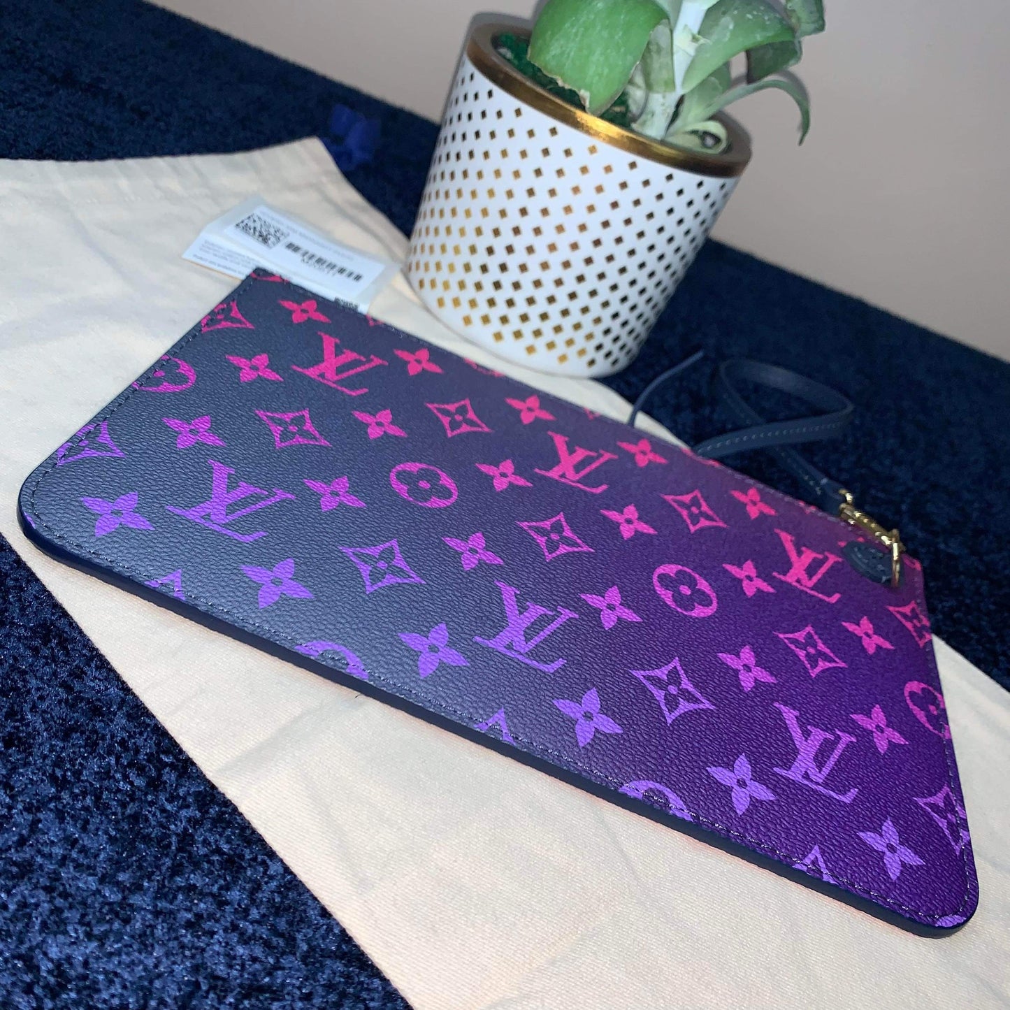 Neverfull MM Pouch Midnight Fuchsia