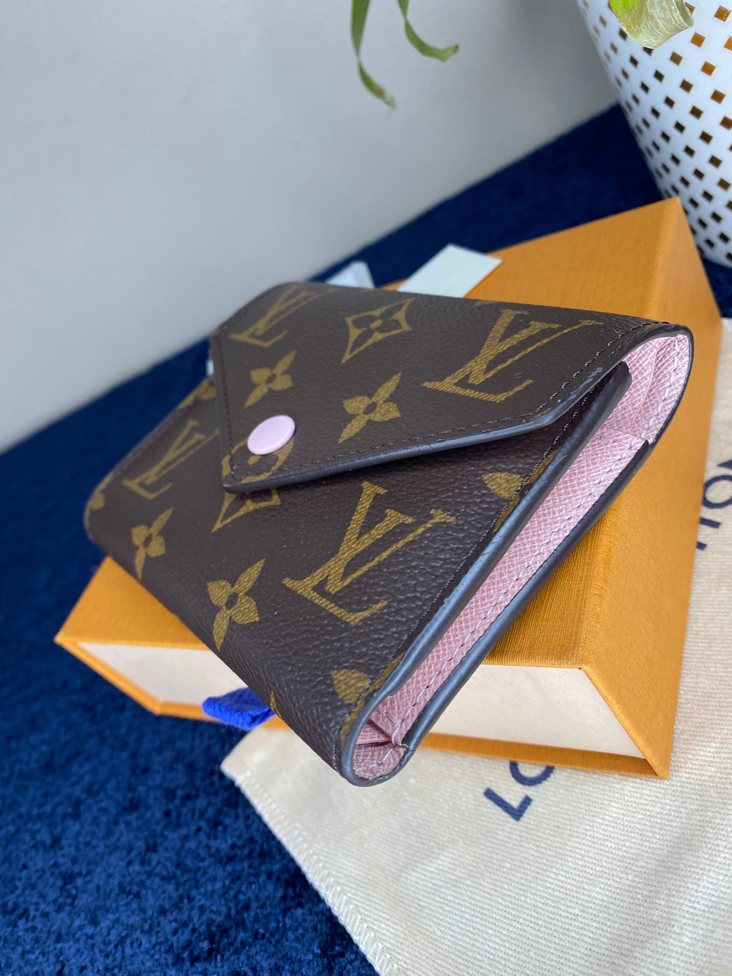 SOLD!!! Victorine Wallet